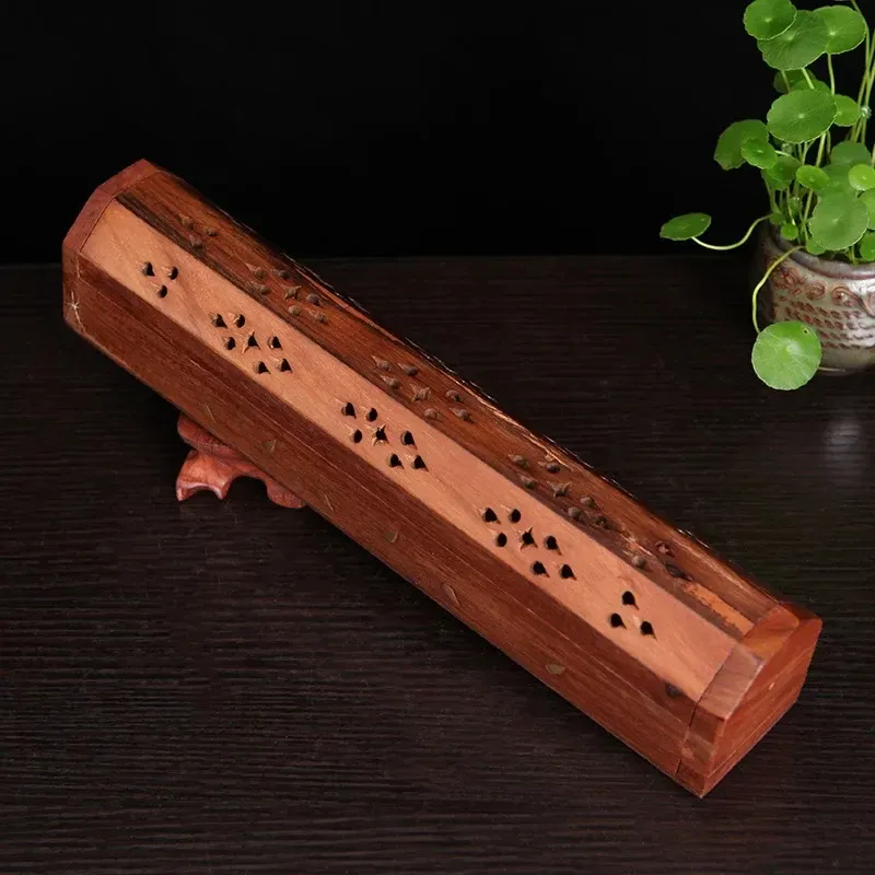 Porte encens en bois avec motifs dorés – Image 3
